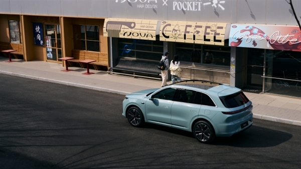 理想L6智驾焕新版推新配色!李想本人在线征名:你认为叫什么好