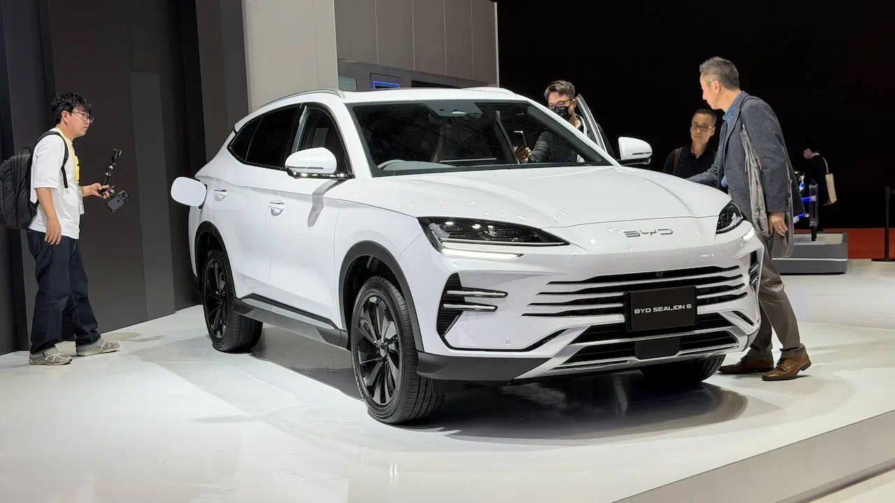 ▲比亚迪主流车型在车展现场