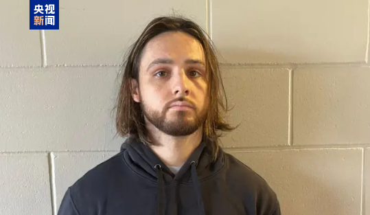 △被告喬納森·林德克內(nèi)希特