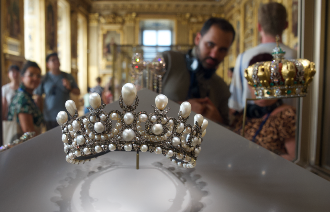 欧仁妮皇后的饰品都在同一个展柜中