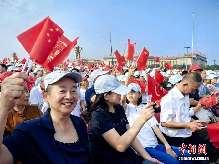 图为匈牙利《新导报》总编辑滕维杰拍摄的9月3日纪念活动现场画面。(受访者供图)