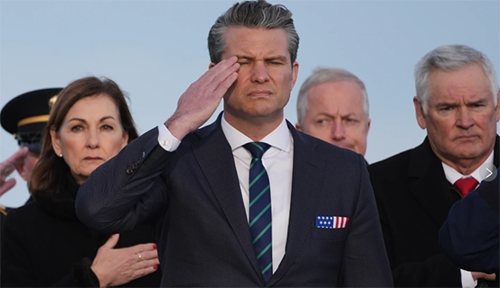 12月17日,美国国防部长赫格塞思出席两位美军士兵的葬礼 美联社