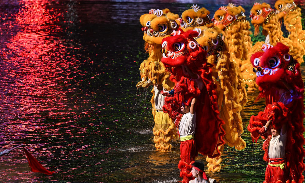 11月9日,演员在开幕式现场表演。新华社记者 邓华 摄