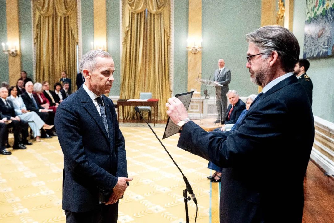 3月14日,加拿大渥太华,新当选的加拿大执政党自由党党首马克·卡尼宣誓就职。图/IC