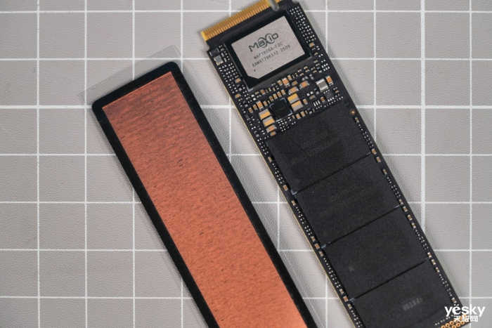 高性能无缓Gen 5打造AI PC应用基石 宏碁掠夺者GM9 4TB固态硬盘评测