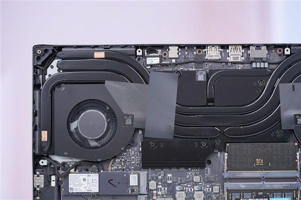 宅系玩家首选!七彩虹橘宝R16 Ultra评测:高颜值金属外观 2k游戏爽玩