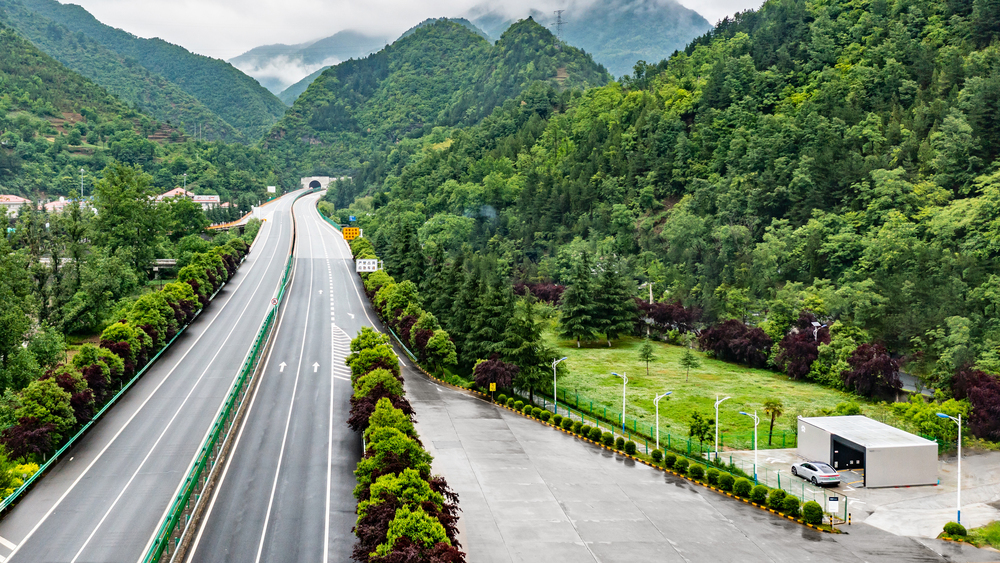 蔚来冲刺月销5万台!下半年再发三款新车,李斌开打四季度盈利战