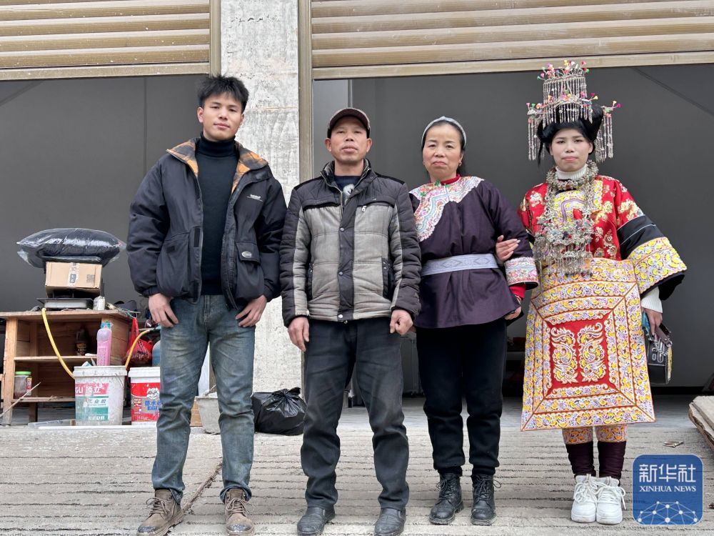 2023年春节，林进标（左一）与家人合影。