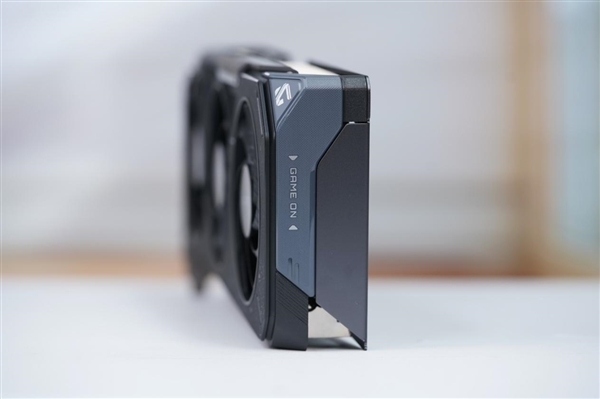 巧妙滑块设计!技嘉RTX 5060 Ti GAMING OC 16GB魔鹰图赏