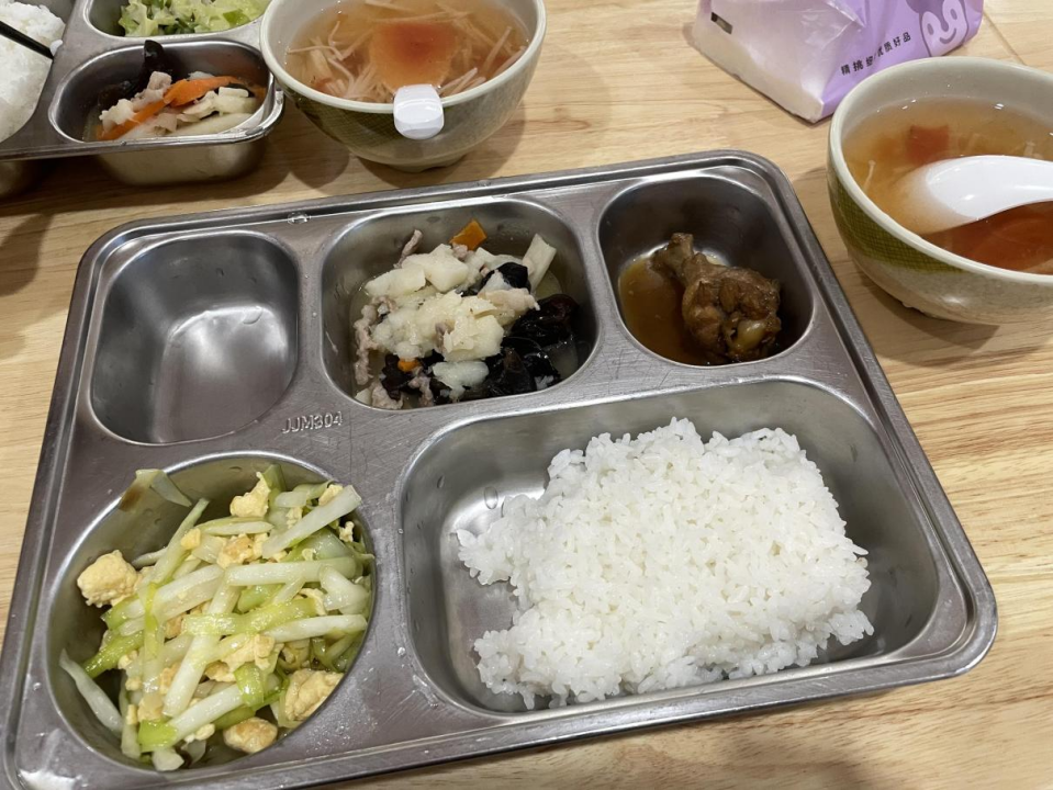 养老院里的饭菜