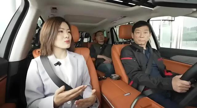 魏建军亲测智驾