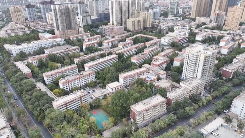 改造后的老旧小区与城市和谐相融 (央广网发 热普亥提 摄)