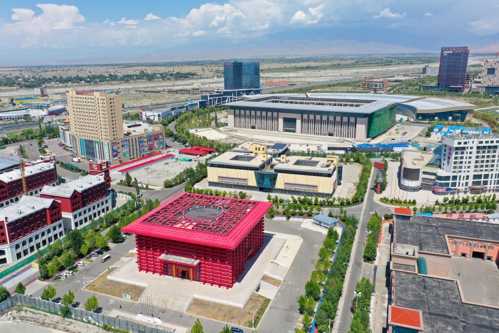 这是2024年7月26日拍摄的中哈霍尔果斯国际边境合作中心一角（无人机照片）。新华社记者 丁磊 摄