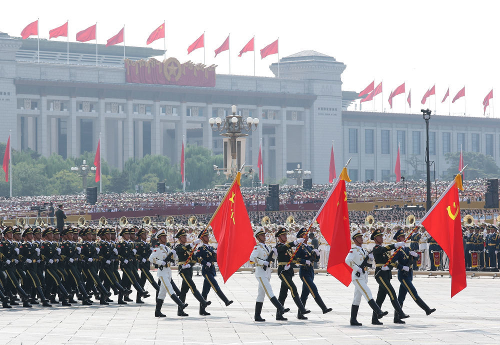 2025年9月3日,纪念中国人民抗日战争暨世界反法西斯战争胜利80周年大会在北京隆重举行。这是中国人民解放军仪仗方队接受检阅。新华社记者 姜克红 摄