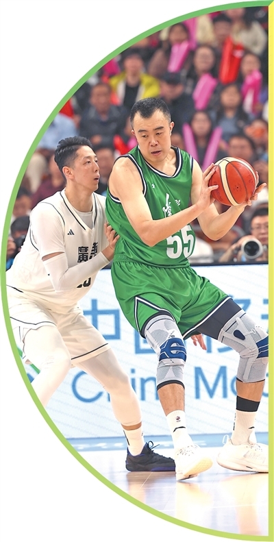 篮球男子成年组半决赛现场。