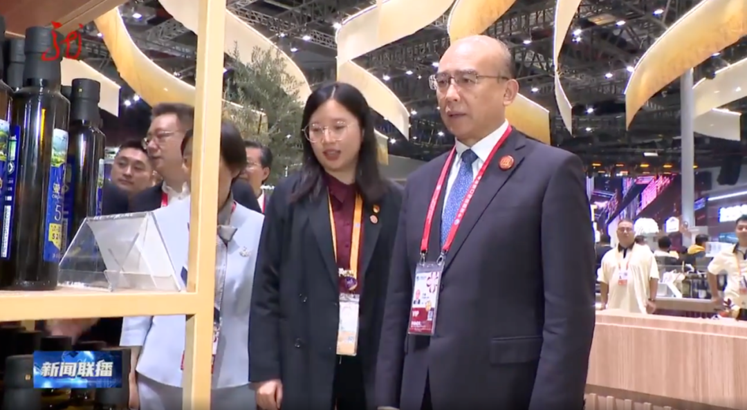 許勤參觀展區(qū)