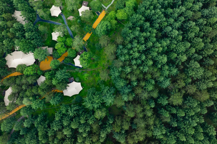 大东沟森林旅游度假区一角（无人机照片）。新华网 发