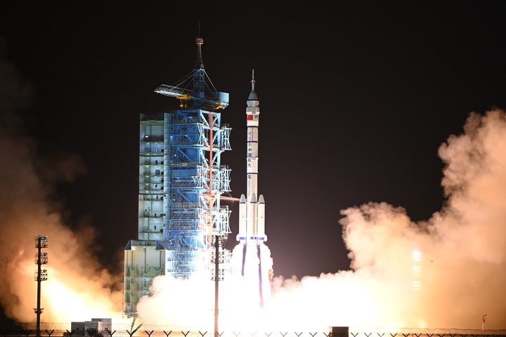 2024年10月30日,，搭載神舟十九號(hào)載人飛船的長(zhǎng)征二號(hào)F遙十九運(yùn)載火箭在酒泉衛(wèi)星發(fā)射中心點(diǎn)火發(fā)射,。新華社發(fā)（汪江波 攝）