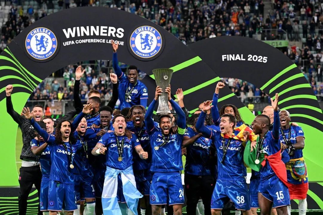 欧战全满贯!切尔西4-1首夺欧协联冠军!安东尼泪洒赛场