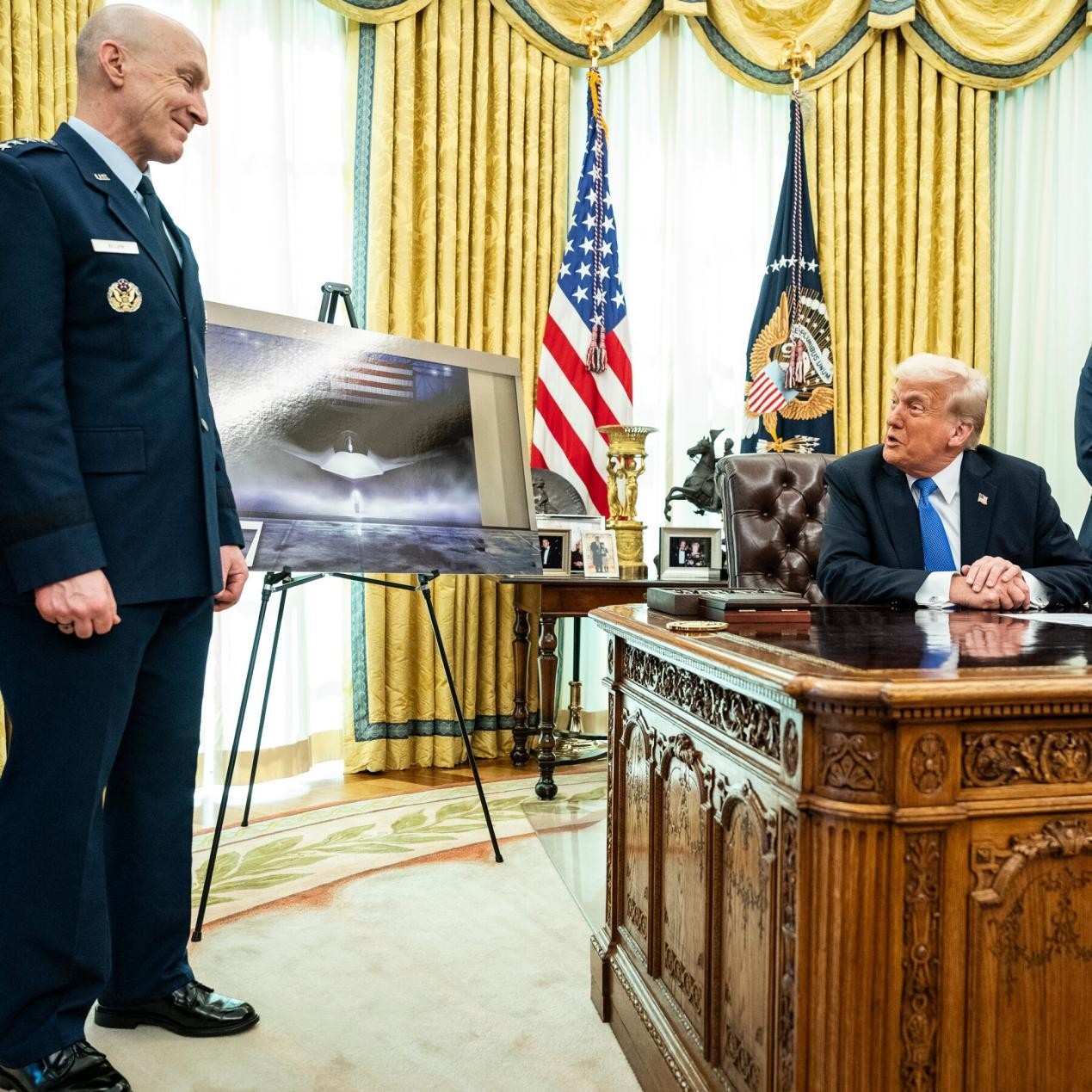 美国空军宣布六代机编号为F-47,一记马屁又准又狠。