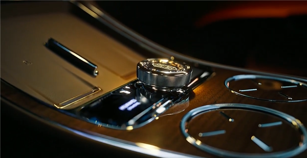 华为百万级豪车 尊界S800上市定档:内饰部分细节提前曝光