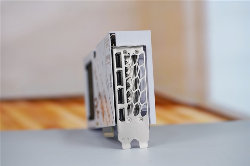 影驰GeForce RTX 5080圣刃OC显卡评测:小尺寸高性能 高端玩家完美之选