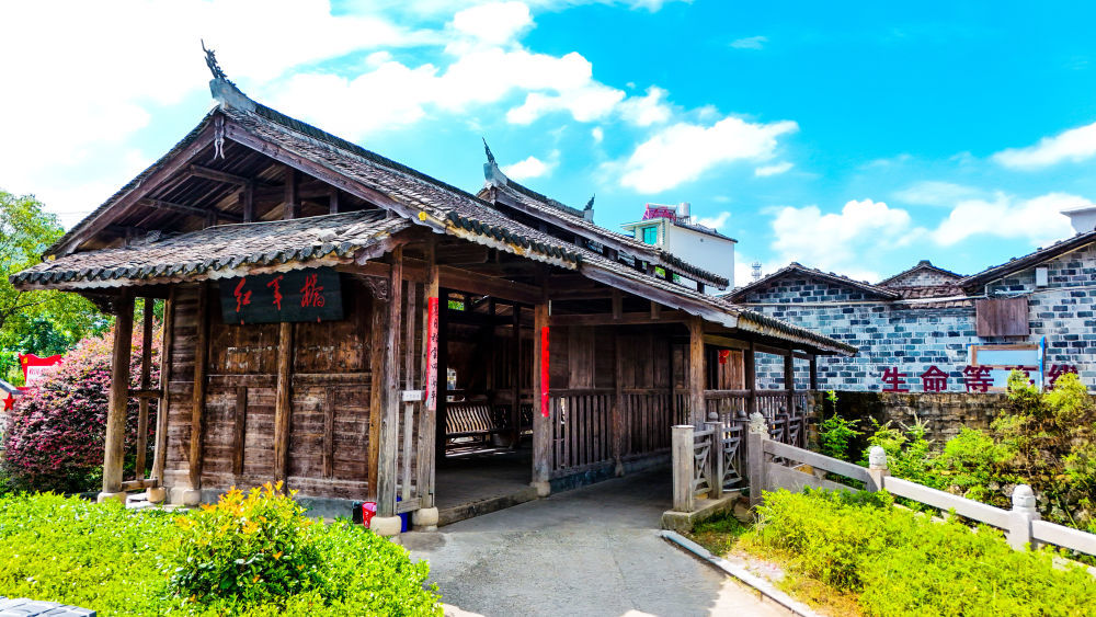 这是在“红军长征第一村”中复村拍摄的红军桥。朱芳彬 摄