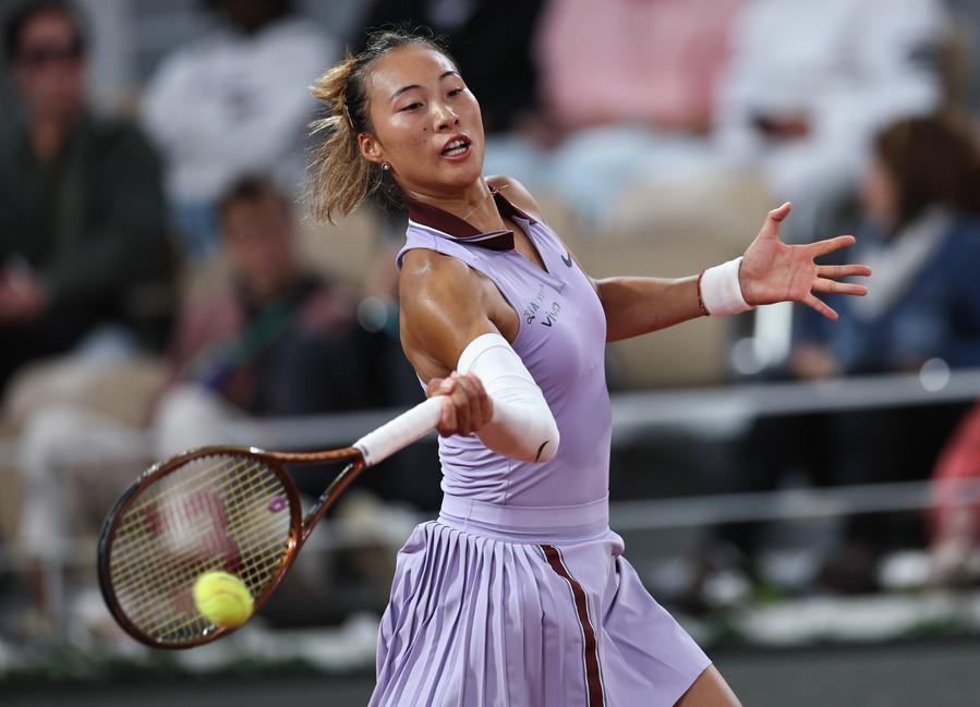 法网第4比赛日看点:郑钦文早场冲32强,大满贯冠军对决上演