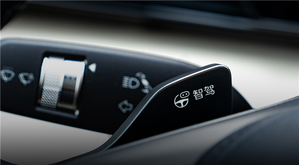 比亚迪秦L EV内饰官图发布:前备箱、怀挡、小冰箱统统安排上