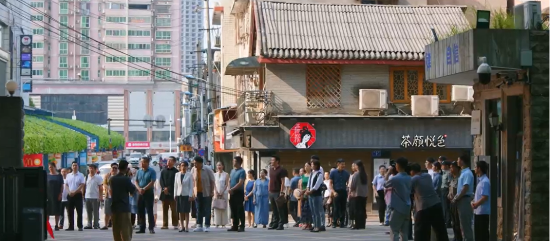 为尝鲜打卡排队一次可以，经常排队不行。（图/《鸣龙少年》）