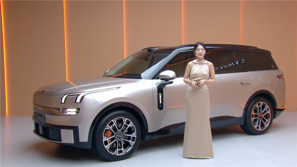 国内唯一天地尾门+旋转座椅SUV 领克900上市:限时28.99万起