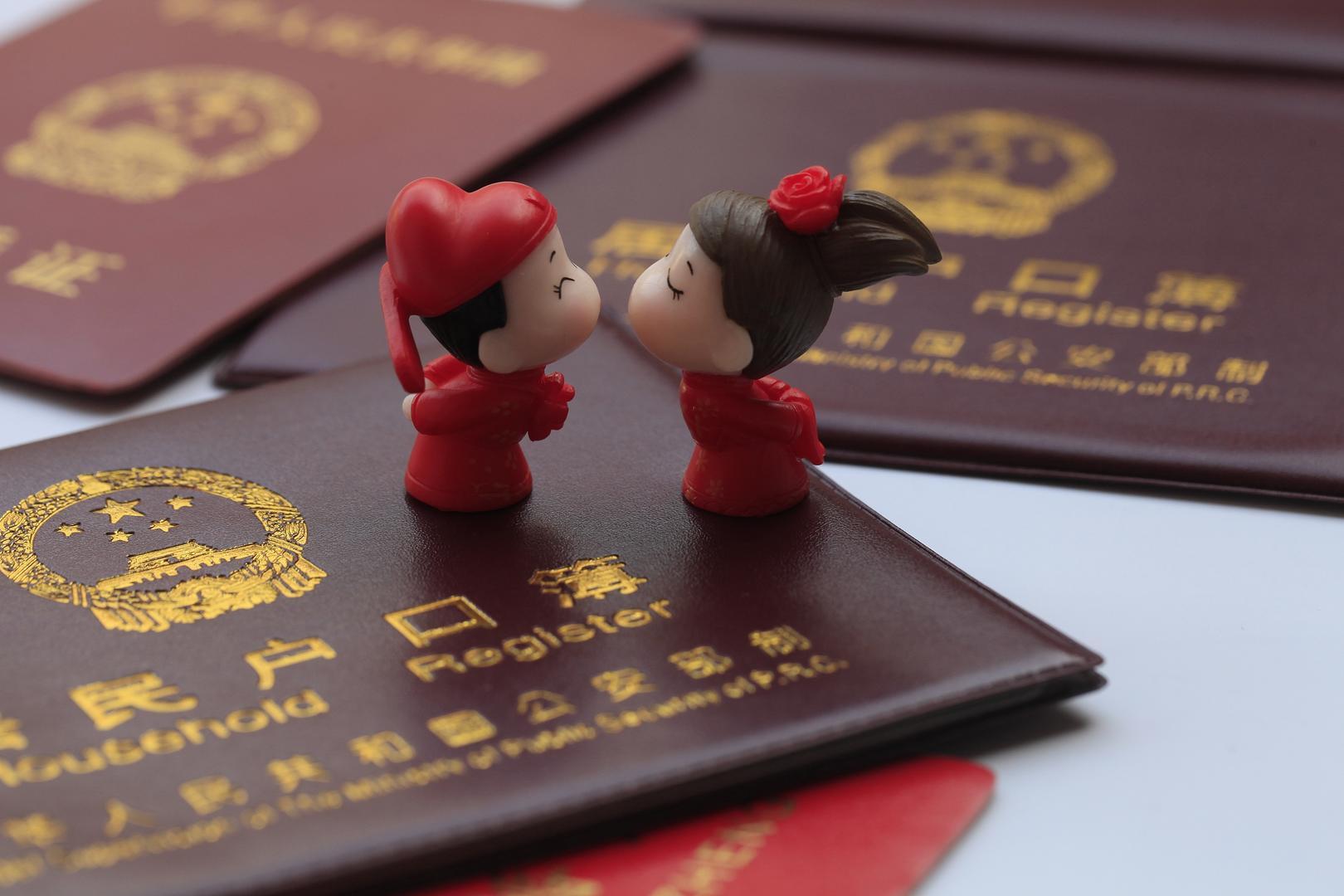 ▲办理婚姻登记不再需要提供户口簿 资料图