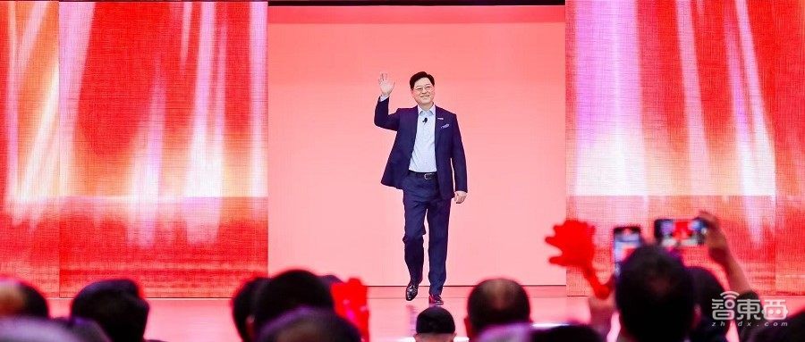 杨元庆:联想迎最好财年,开启“创业5.0”,将聚焦混合式AI