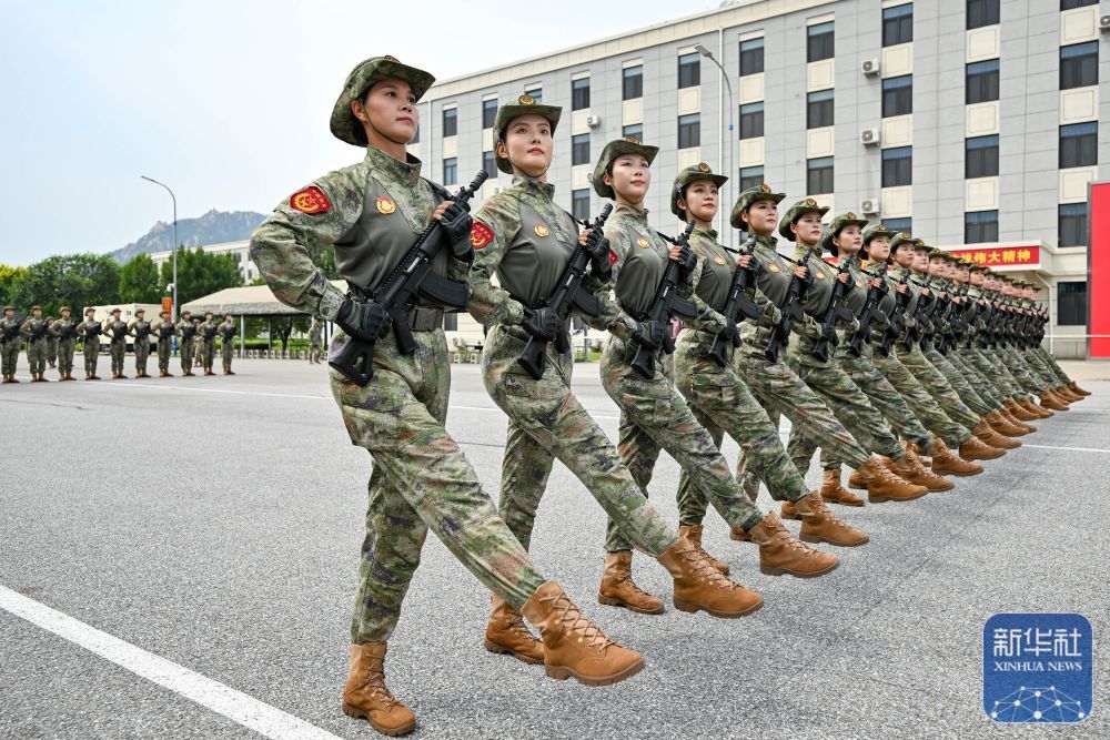 ↑ 参阅队员在进行训练（8月12日摄）。新华社记者 张铖 摄