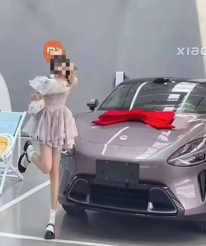 小米 YU7 亮相!天际屏首发,雷军说「19 万 9 不可能」