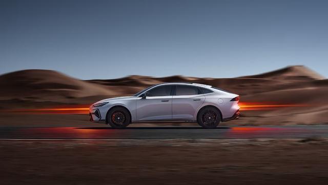 ����������UNI-V�۸�Ȩ����ʽ�������˶����ܲ�9.79��Ԫ��