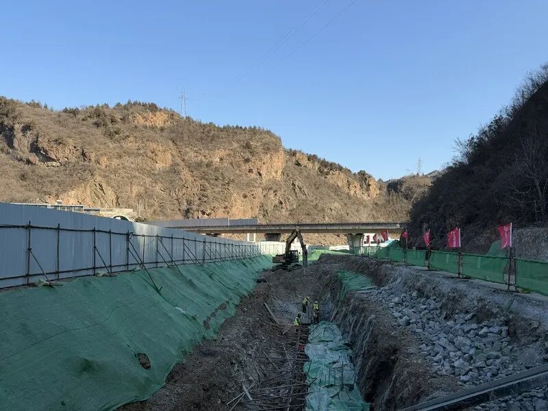国道234兴阳线恢复重建施工现场。