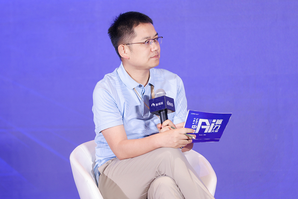 万字回顾首届中国AI算力大会!15+位大咖主会场演讲精华爆棚,来没来都值得收藏