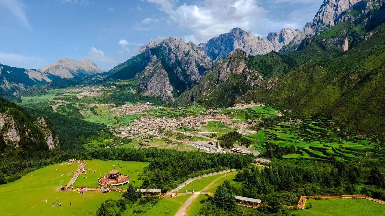 ▲扎尕那风景（图据扎尕那景区）