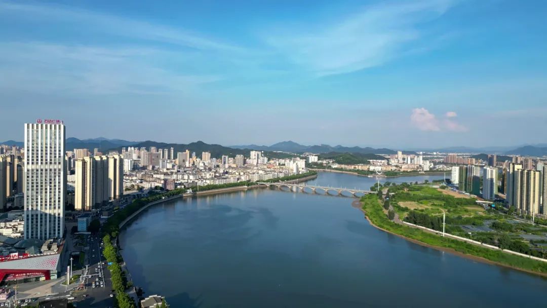 流经上饶市的信江。图/图虫创意