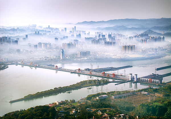 葛洲坝工程上游围堰施工旧照与今貌