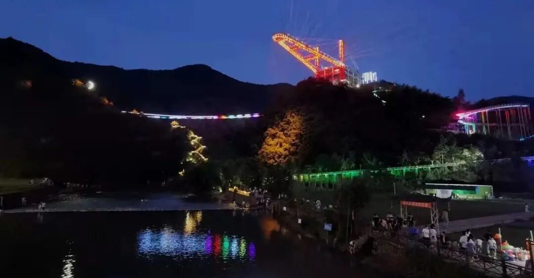 浦江上河村乡村文旅项目夜游火爆.jpg