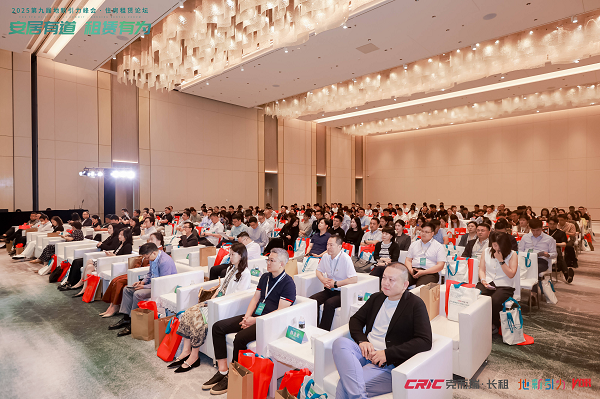 荣耀时刻丨招商蛇口招商伊敦荣获克而瑞“2024-2025中国住房租赁企业综合实力TOP 10”_凤凰网区域_凤凰网