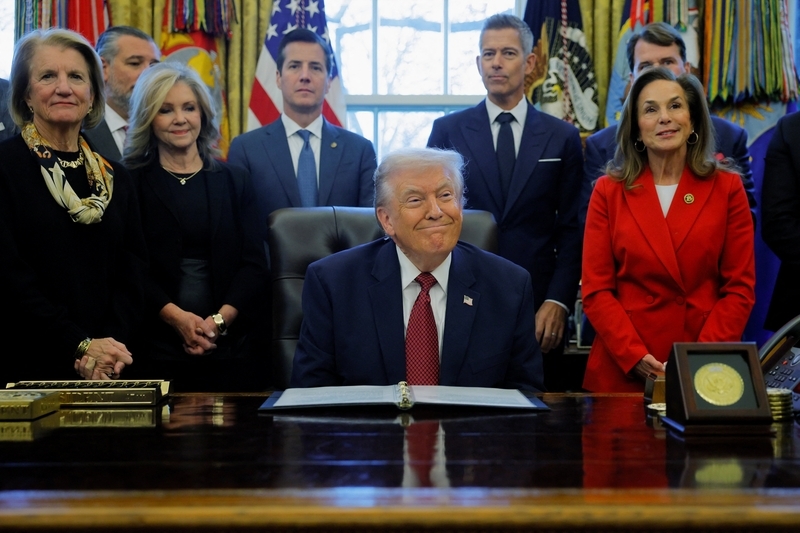 当地时间2025年12月3日,美国华盛顿特区,美国总统特朗普在白宫宣布调整燃油经济性标准。 IC Photo