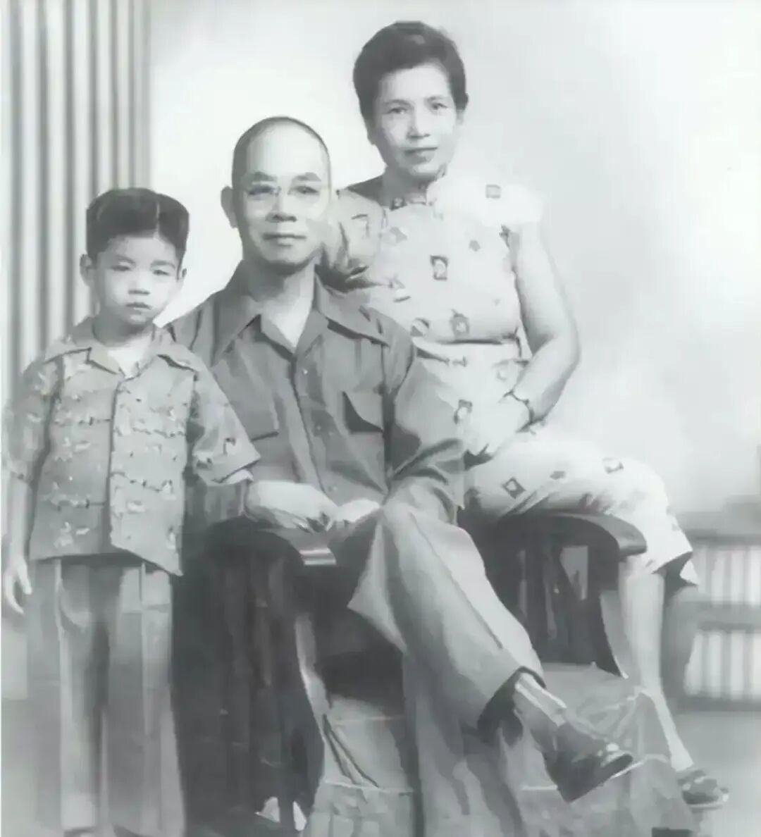 △吴石与家人合影