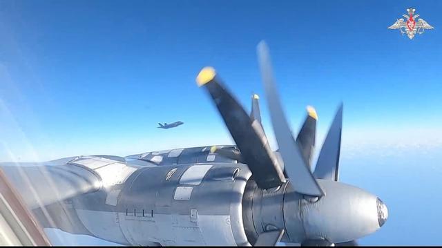 ▲从图-95上拍摄的照片，日本F-35A清晰可见