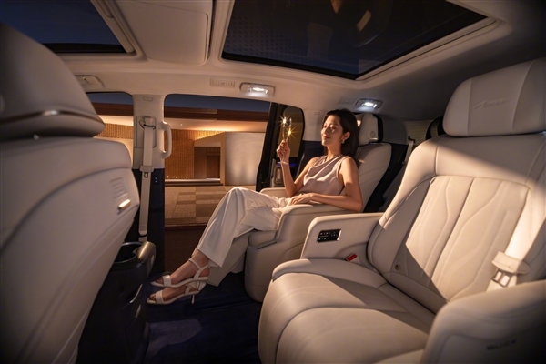 国内MPV王者!新款别克GL8陆尊PHEV上市:33.99万起