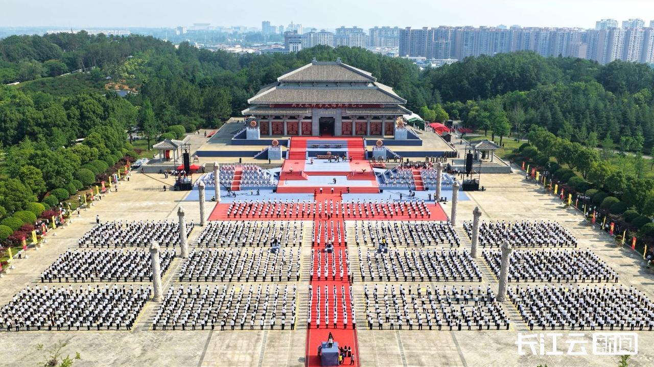 世界华人炎帝故里寻根节现场图