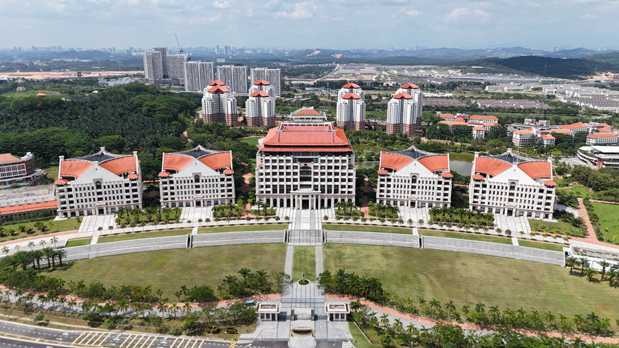 马来西亚雪兰莪州的厦门大学马来西亚分校教学楼全貌（无人机拍摄）。新华社发（厦门大学马来西亚分校供图）
