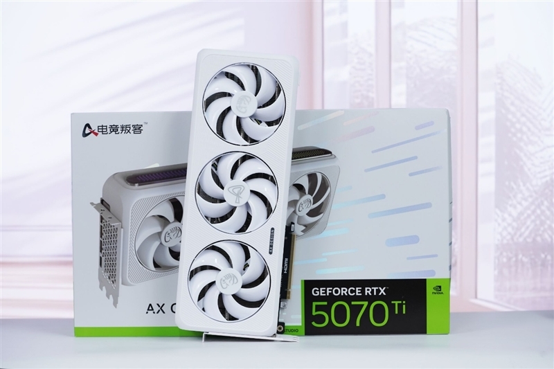 电竞叛客RTX 5070 Ti MAX显卡评测:300W性能释放畅玩4K 隐藏电源线设计海景房绝配